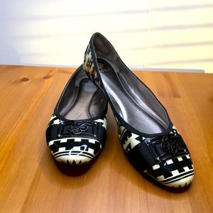 ISOLA Black & Cream Geometrical print flats, sz 10